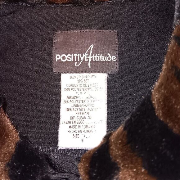 Vtg Black Button Blazer w/Faux Fur Collar and Cuffs Size 16 - Positive Attitude - Picture 6 of 9
